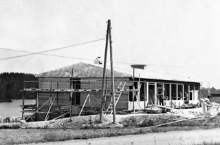 Karhen keskustan vanha OP-pankki- ja kaupparakennus, rakennusvaihe 1963